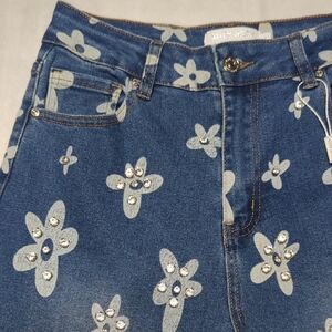 NEW Muy Muy Rhinestone Embellished Flowers Wide Leg Women's Jeans Size Medium